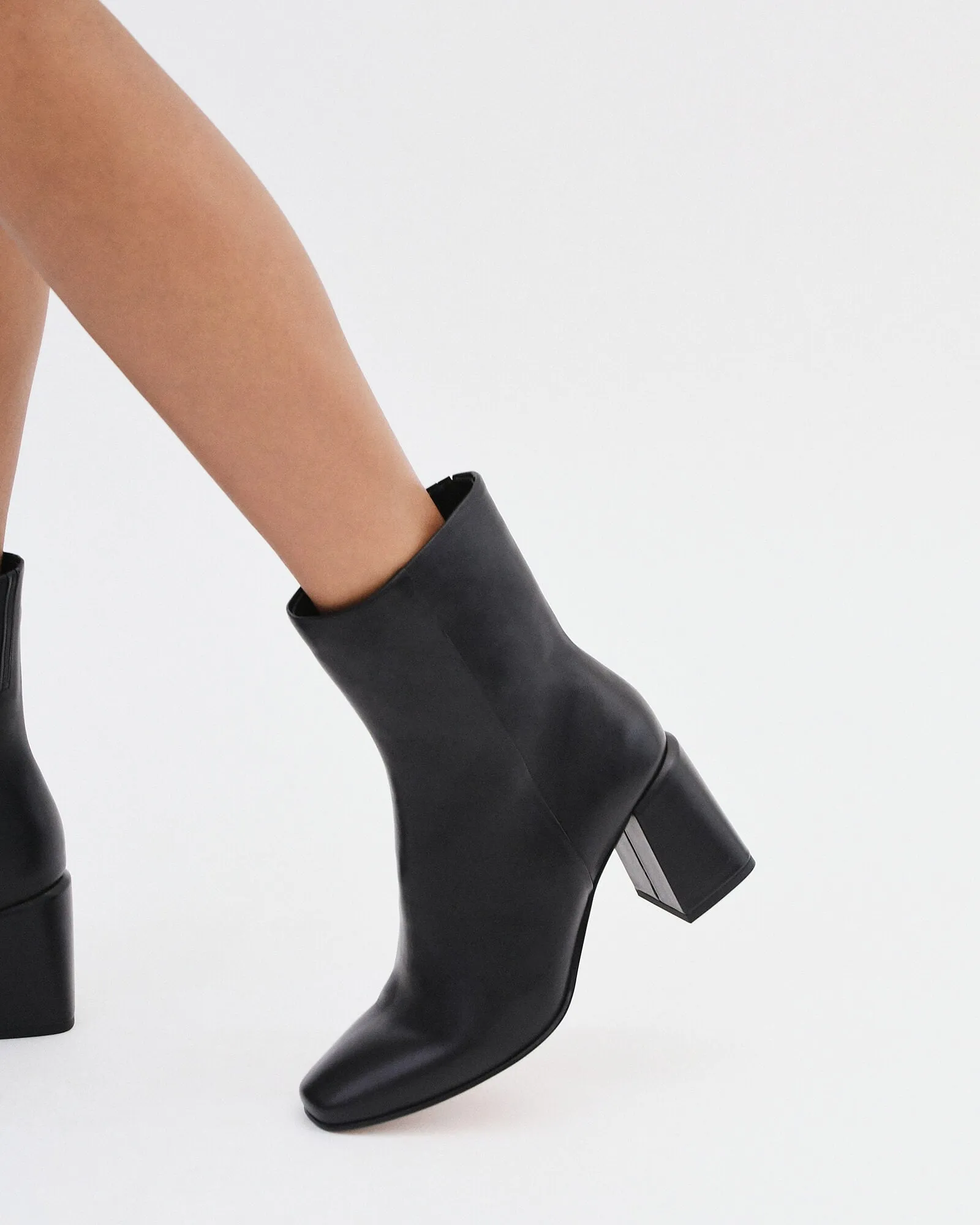 DAKOTA MID ANKLE BOOTS BLACK LEATHER